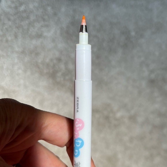 Used  Zebra Funwari Fude Color Brush Pens- Assorted Colors, Set of 6 - Picture 3 of 3